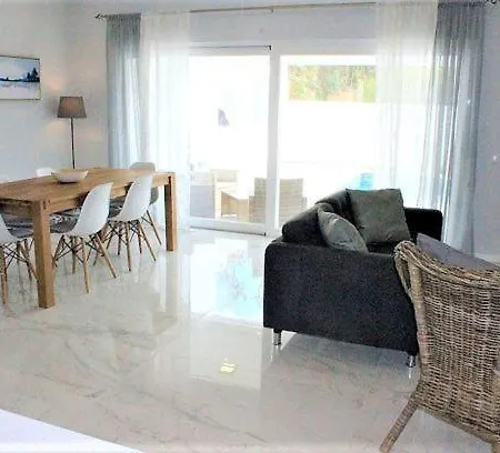 White House * Alvor